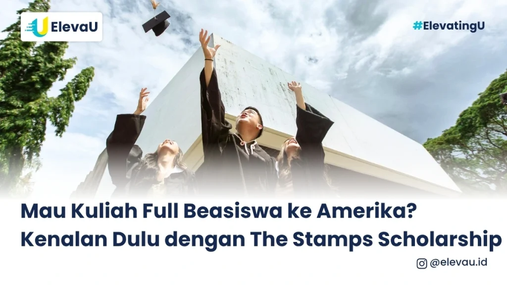 wisudawan sedang melempar toga ke atas untuk merayakan kelulusan