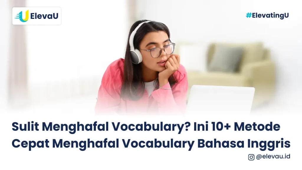 Seorang wanita menggunakan headset sedang menghafal vocabulary bahasa inggris