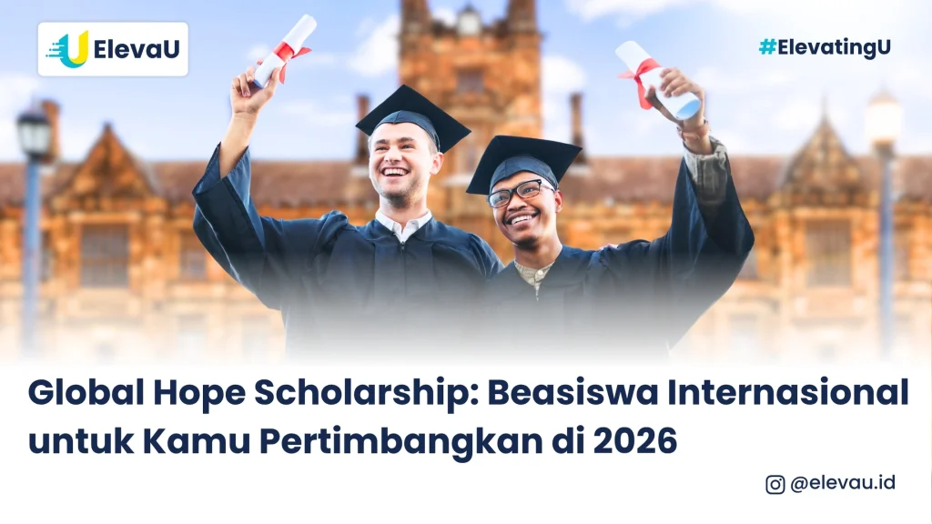 dua wisudawan berpose di depan gedung kampus dihari kelulusan